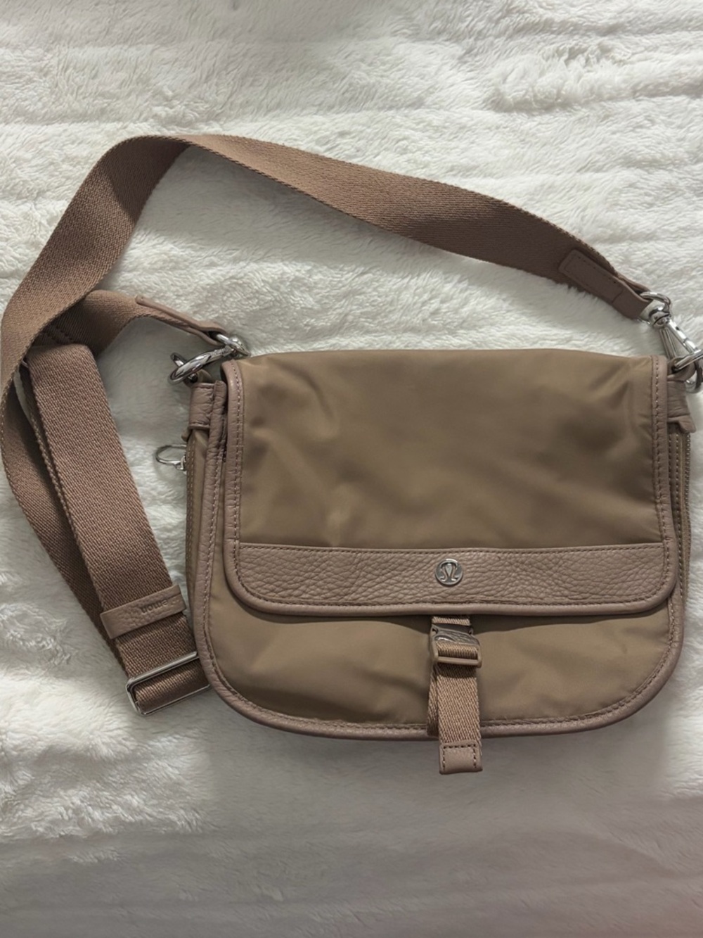 Lululemon Messenger Crossbody Bag - Picture 3 of 7